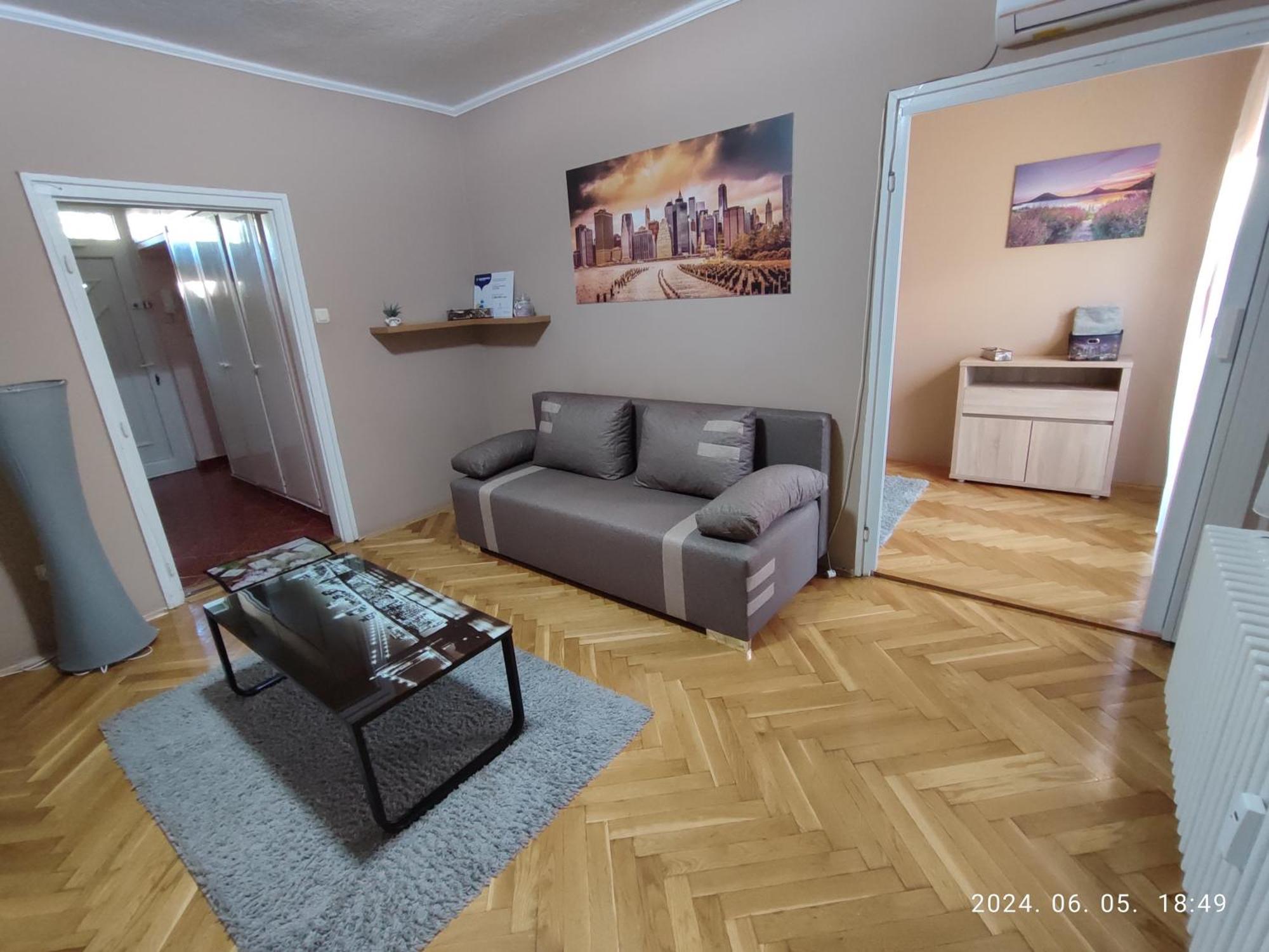 Startpont Apartman Pecs Exterior photo