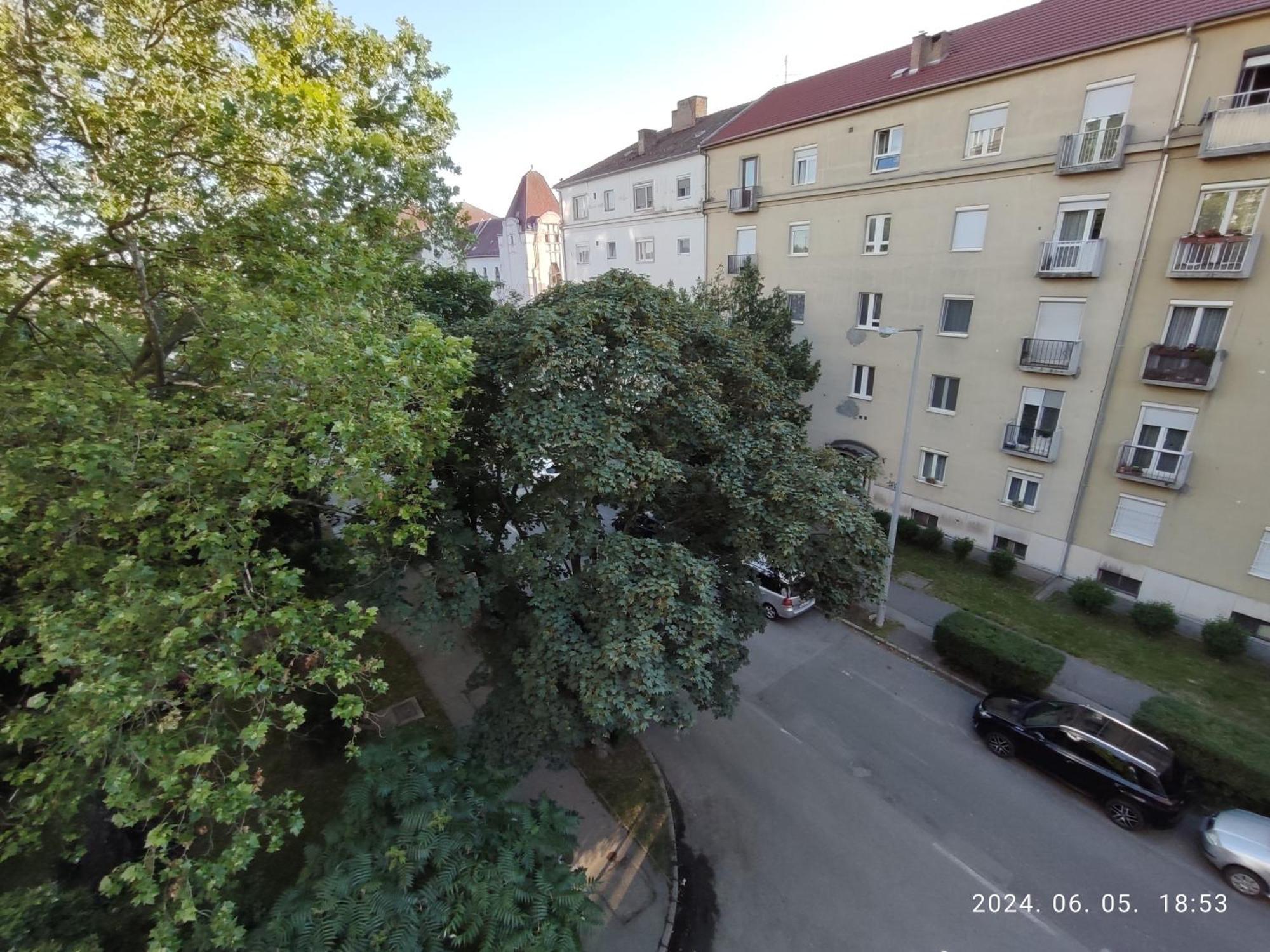 Startpont Apartman Pecs Exterior photo